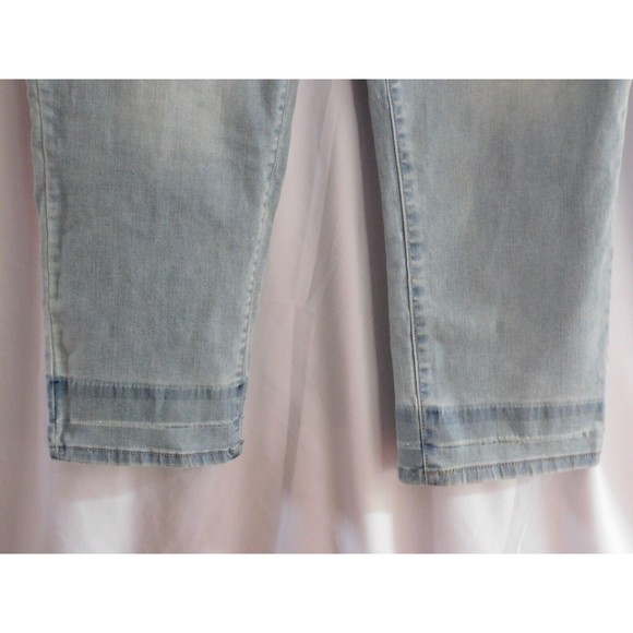 Time and Tru Jeans Womens Cropped Boyfriend Light Wash High Rise Slim Size 18 - Picture 4 of 12